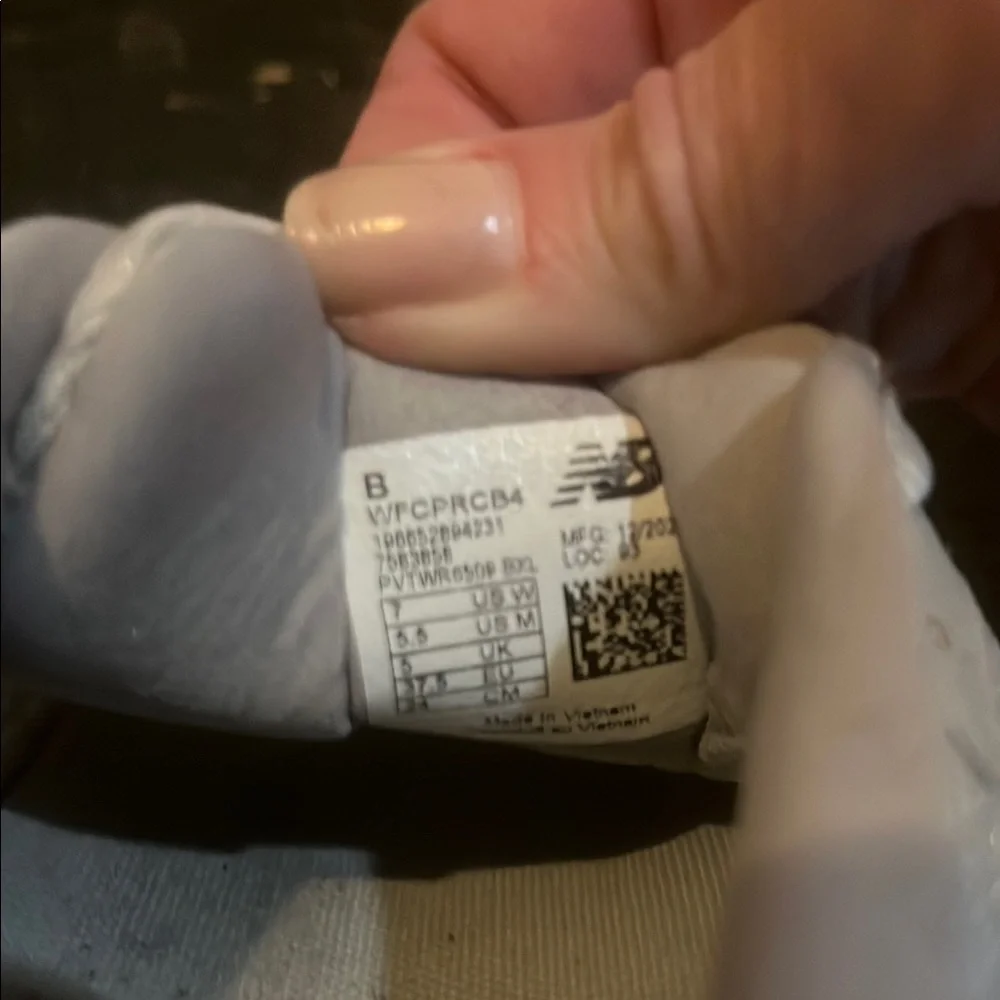 New Balance Sneakers - Picture 2 of 5